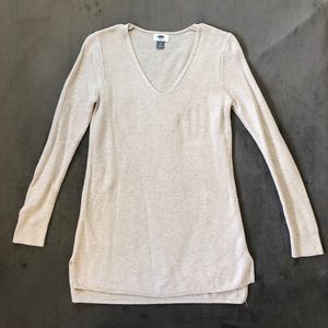 Long v-neck sweater